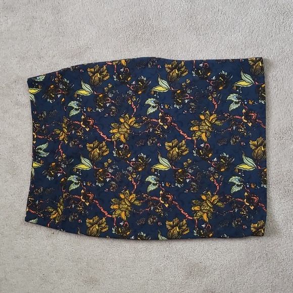 3. LuLaRoe Cassie(L)/Irma(M) Bundle - Picture 2 of 7